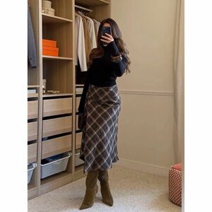 Zara stunning midi skirt